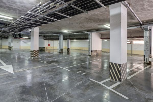 parking226418386-998C-051A-3A19-0E189C9A2F40.jpg